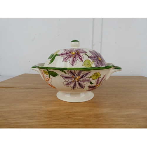 793 - A Mason's Ironstone 'Clematis' tureen a/f