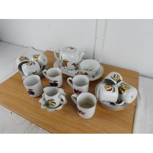 806 - A large lot of Royal Worcester 'Evesham' to include a teapot, milk jug and sugar bowl and more.