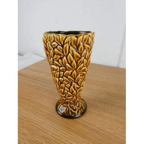 856 - A vintage Sylvac 4540 vase.