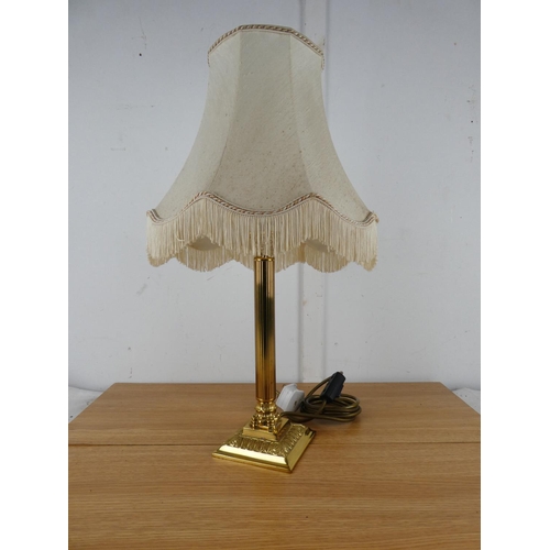 876 - A Corinthian style table lamp and shade.