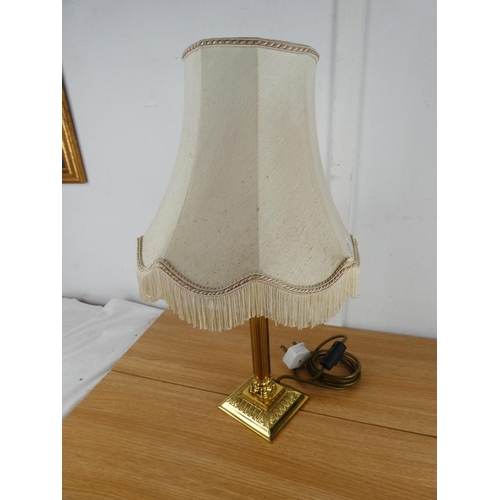 876 - A Corinthian style table lamp and shade.