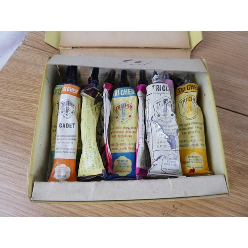 888 - A vintage boxed Sculptorcraft kit and a vintage boxed Tri Chem paint set.