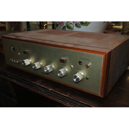 921 - A vintage Rogers Ravensbrook amplifier.