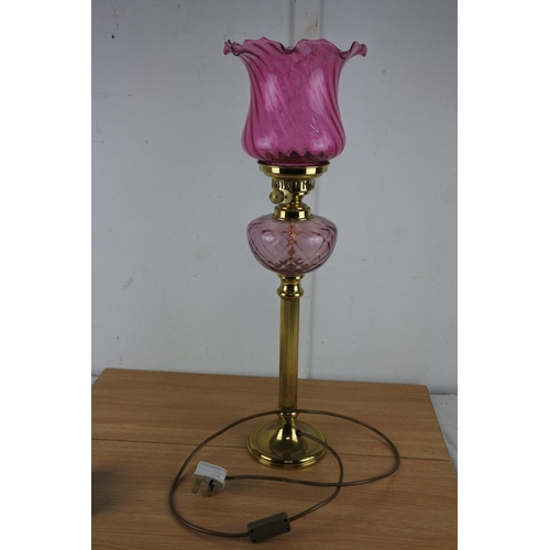 931 - A stunning antique style electric table lamp in the style of an oil lamp.