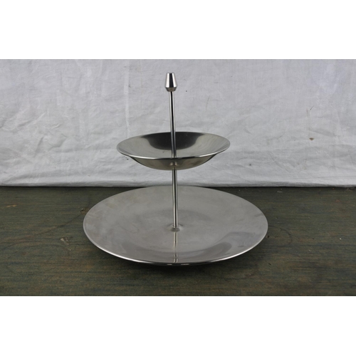 936 - An Oneida stainless steel cakestand.