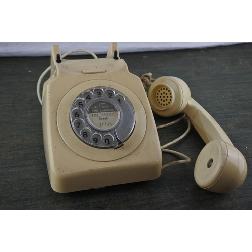 942 - A vintage cream rotary telephone.