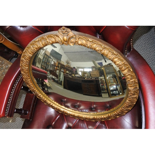 951 - A gilt framed convex wall mirror, measuring 49cm x 46cm.