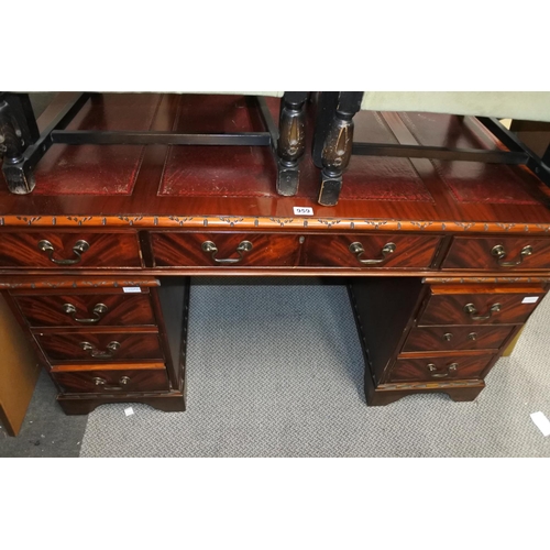 959 - A stunning mahogany leather topped desk, measuring 77cm x 136cm x 76cm approximately.