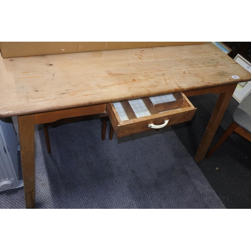 965 - A stunning vintage pine kitchen table with cutlery drawer.