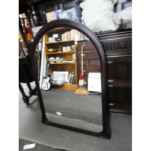 1016 - A mahogany framed wall mirror, measuring 102cm x 73cm in size.