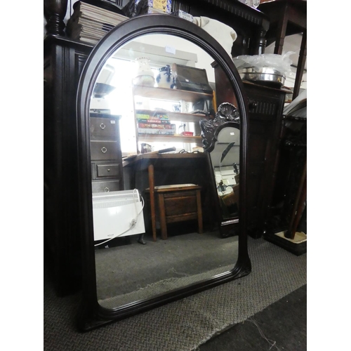 1016 - A mahogany framed wall mirror, measuring 102cm x 73cm in size.