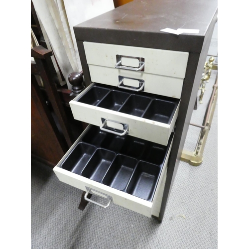 1030 - A set of 15 metal drawers.