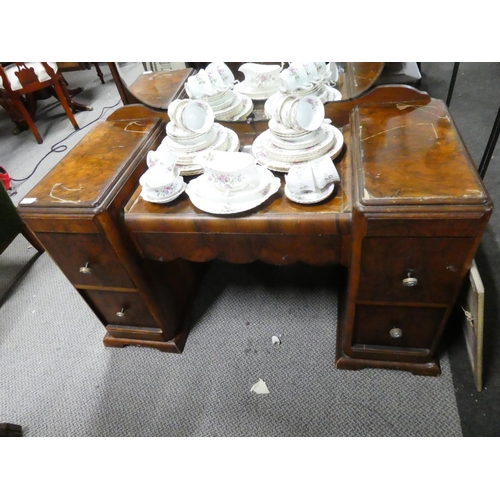 1032 - A vintage dressing table and mirror, measuring 148cm x 114cm x 50cm (including mirror height).