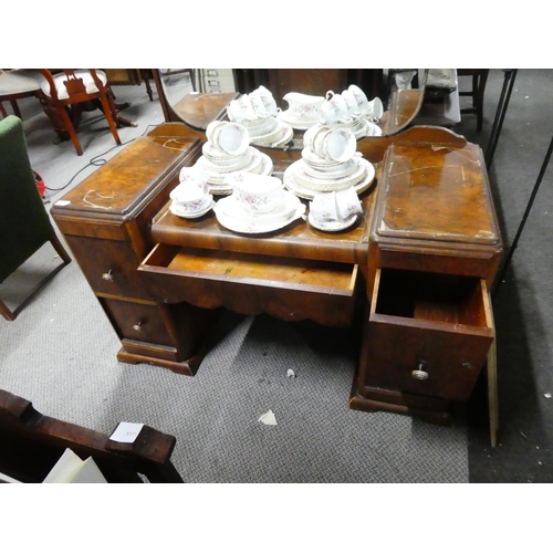 1032 - A vintage dressing table and mirror, measuring 148cm x 114cm x 50cm (including mirror height).