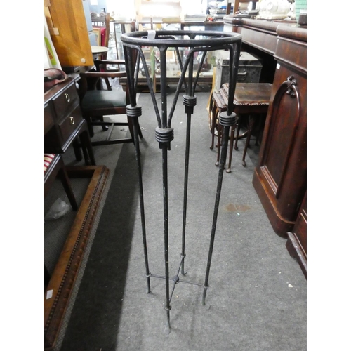 1038 - A metal pot stand.