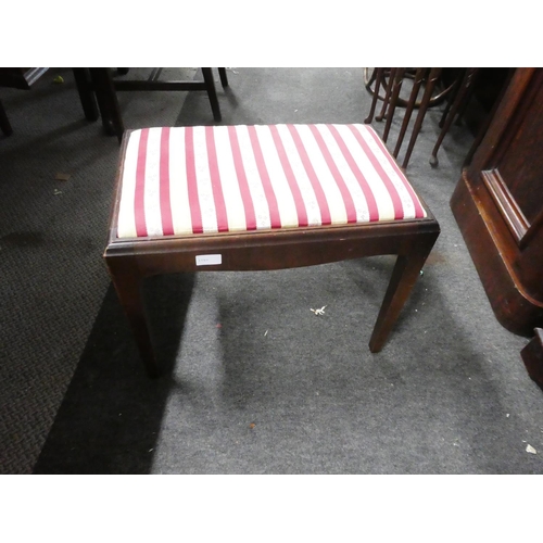 1040 - An upholstered dressing table stool.