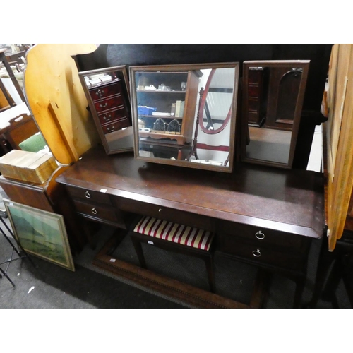 1041 - A stag dressing table, measuring 70cm x 152cm x 46cm (not including mirror height).