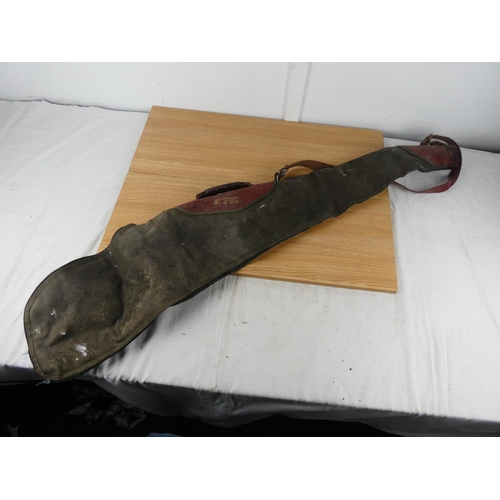 1044 - An Edwards Day rifle case, measuring 116cm in length.