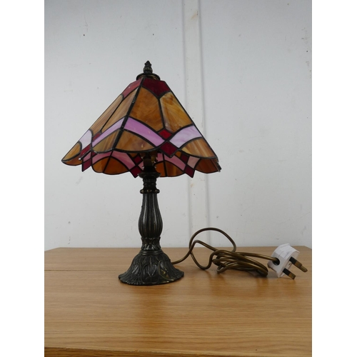 1047 - A leaded glass table lamp and shade.