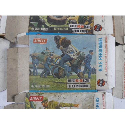 1070 - A large lot of vintage Airfix toy boxes.