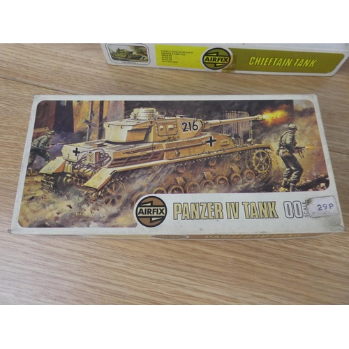 1086 - A lot of four vintage Airfix boxes to include Centurion MK8, Sheridan Tank, Panzer IV Tank, Chieftai... 