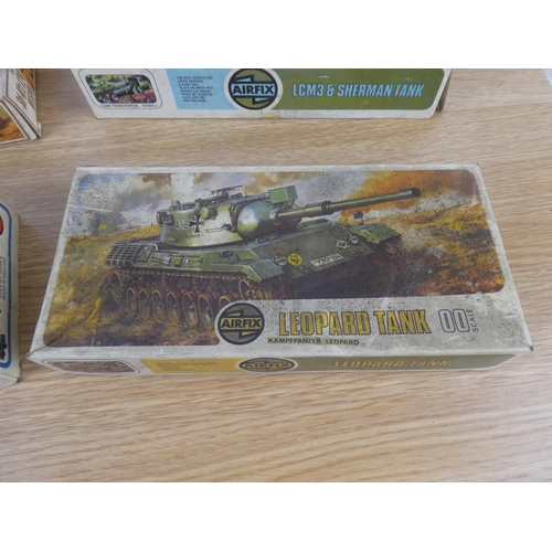 1088 - A vintage Matchbox SD KFZ124 Wespe box and three other Airfix boxes.