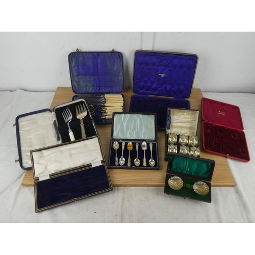 1097 - A large lot of vintage cutlery boxes and more.