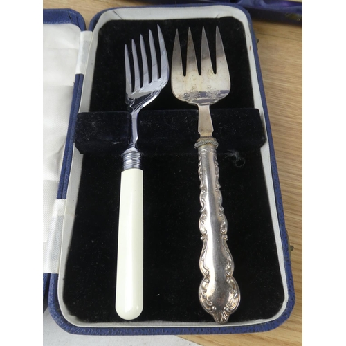 1097 - A large lot of vintage cutlery boxes and more.