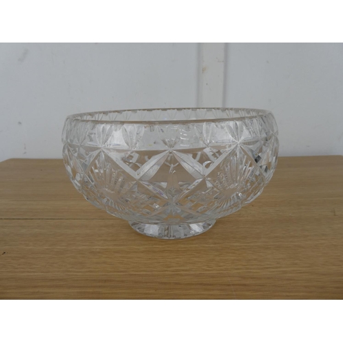 1106 - A cut glass bowl.