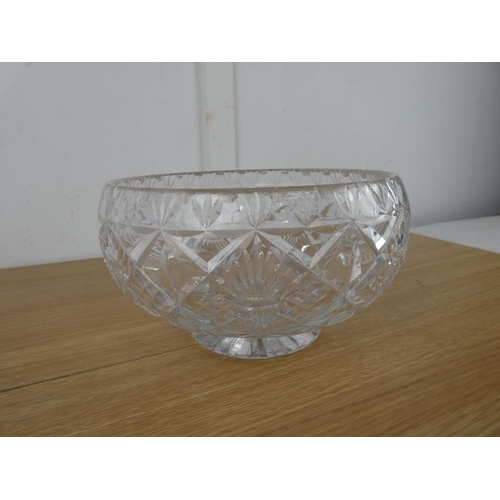 1106 - A cut glass bowl.