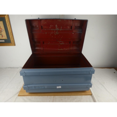 1119 - A painted metal trunk, measuring 39cm x 61cm x 41cm in size.