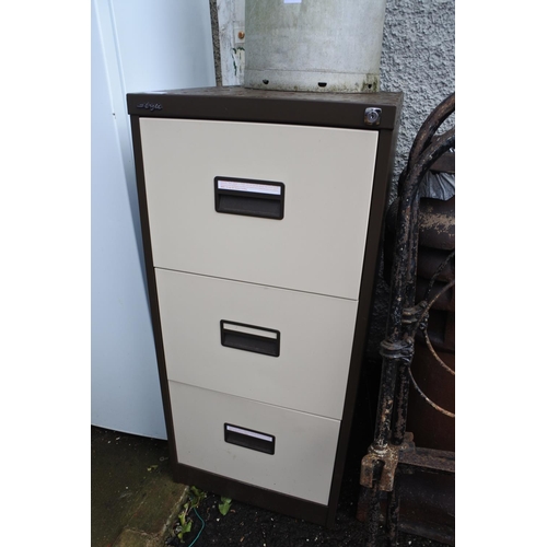 1121 - A 'Style' three drawer filing cabinet.