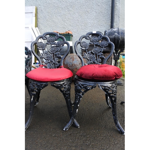 1146 - A pair of garden chairs.