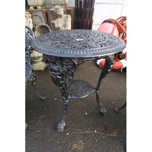 1150 - A garden table.