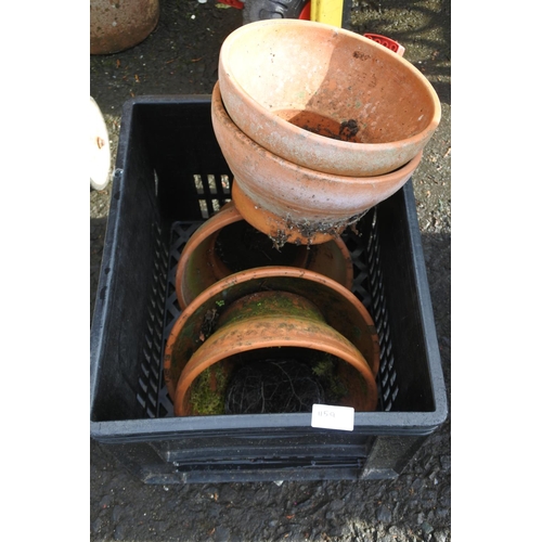 1159 - A lot of terracotta plant pots.