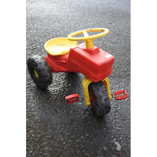 1160 - A child's toy tractor.