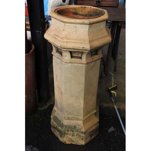 1161 - An antique chimney pot.