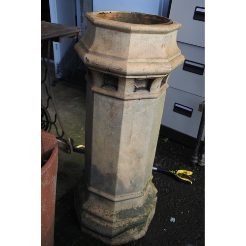 1161 - An antique chimney pot.