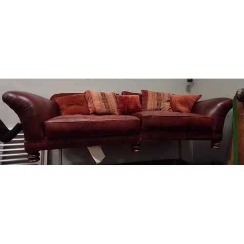 983 - A large leather sofa.