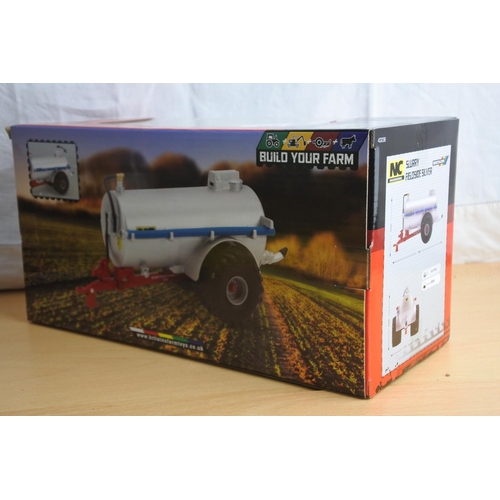 135 - A boxed Britains Slurry Fieldside Silver scale 1:32.