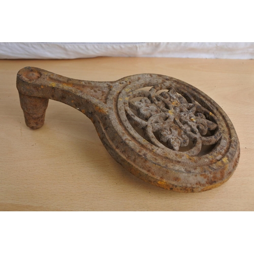 180 - An antique cast iron trivit.