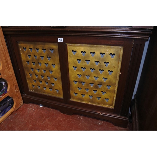 94 - A decorative wooden radiator cover. Measuring H-78cm W-110cm D-18cm.