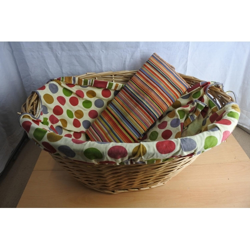 98 - A wicker linen basket.