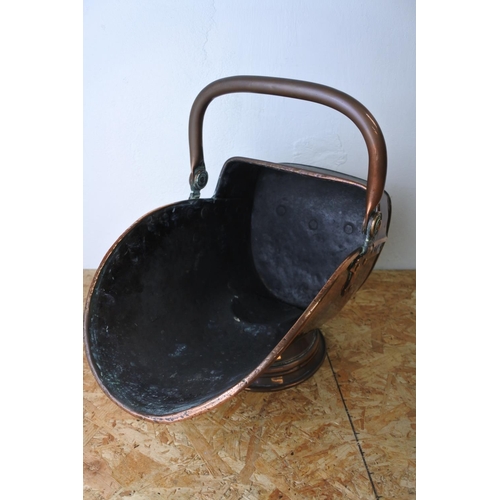 351 - A stunning antique copper coal scuttle.