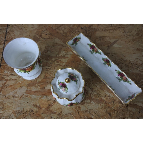 422 - Three pieces of Royal Albert Old Country Rose ware.