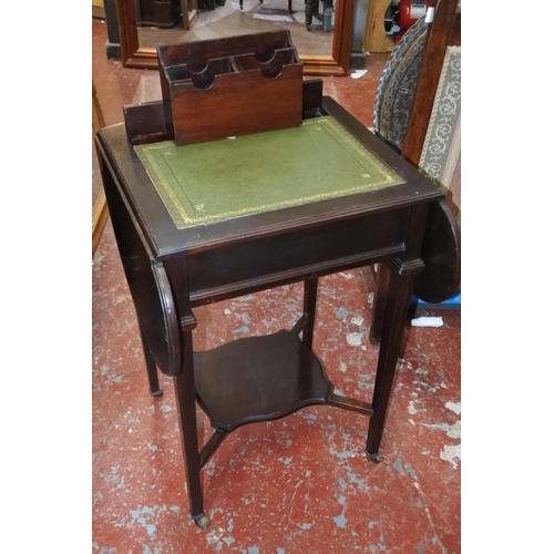 435 - A stunning ladies writing desk with raise up inkwell/stationery box.