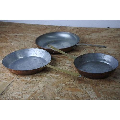 444 - A set of three copper pans.