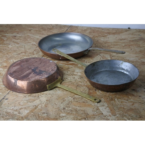 444 - A set of three copper pans.