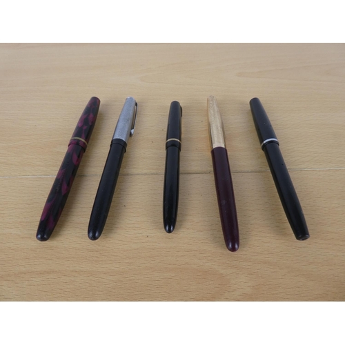 476 - A collection of fountain pens.