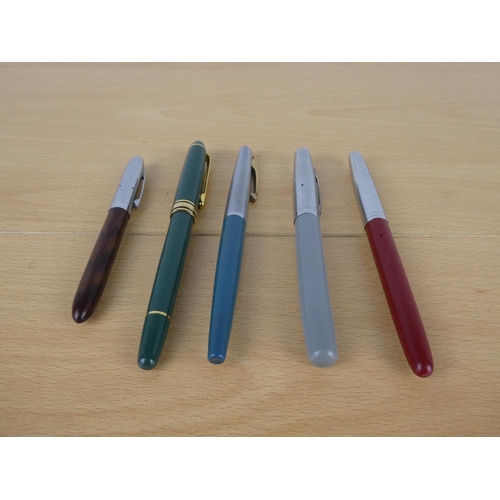 477 - A collection of fountain pens.